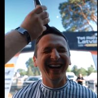 Video: Solījumi jāpilda – "Tet Rally Latvia" tēvam nodzen matus uz nullīti