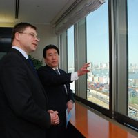 Fotoreportāža: Dombrovskis vizītē Japānā