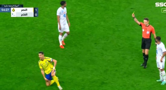 Video: Latvijas tiesnesis Treimanis parāda dzelteno kartīti Ronaldu