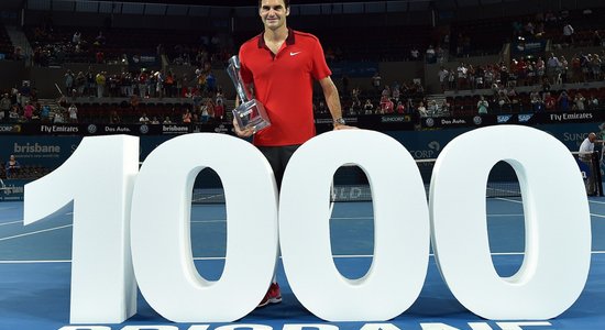 Federers triumfē Brisbenas ATP turnīrā un gūst 1000. uzvaru karjerā