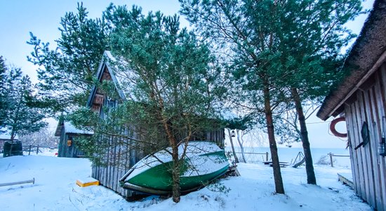 Ziemīga foto pastaiga pa Ragaciema sedumu, kur reiz rosījās zvejnieki un viņu sievas