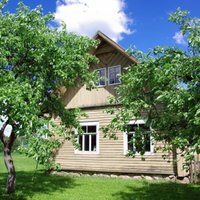 Ciemos: Veclaicīga lauku māja ar senu ābeļdārzu, maizes krāsni un siltajām grīdām