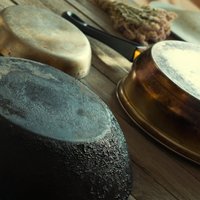 Kā lietderīgi izmantot vecās pannas, kastroļus un kūku veidnes?