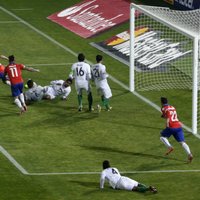 Чили громит Боливию, Неймар дисквалифицирован до конца Кубка Америки