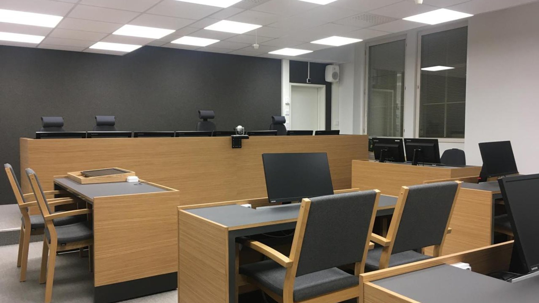 Runāja mēlēs, izdzina dēmonus un izvaroja: Somijā notiesāts sektas pravietis