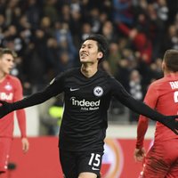 Japānis Kamada ar 'hat-trick' nokārto 'Eintracht' uzvaru Eiropas līgā