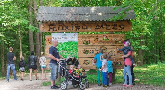 Tērvetes dabas parks radījis bērniem bukletu ar uzdevumiem un krāsojamiem zīmējumiem