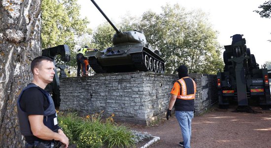 Pieminekļa atņemšana ir jākompensē, apgalvo Narvas mēre