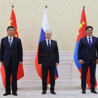 Putins tiekoties ar Sji slavē Ķīnu par 'līdzsvaroto nostāju' Ukrainas kara kontekstā