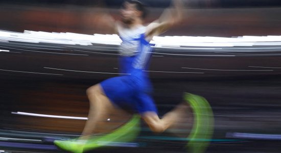 Grieķis Tentoglu pasaules vieglatlētikas čempionātā uzvar tāllēkšanā
