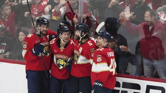 "Panthers" trešajā trešdaļā "uzliesmo" un nonāk uzvaras attālumā no Stenlija kausa fināla