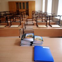 Страуюма: правительство и "Единство" не обещали повышать зарплату учителям