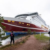 Baltijas jūrā uz sēkļa uzskrējis 'Viking Line' prāmis