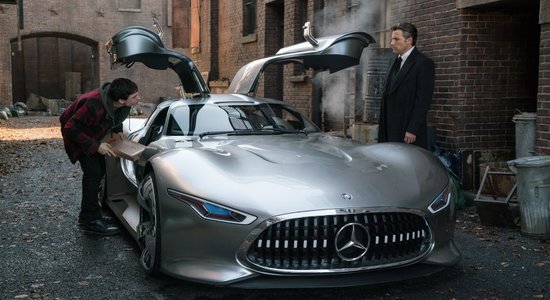 Betmens turpmāk brauks ar 'Mercedes' superauto