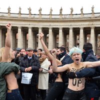 Активистки FEMEN устроили очередную выходку в Ватикане