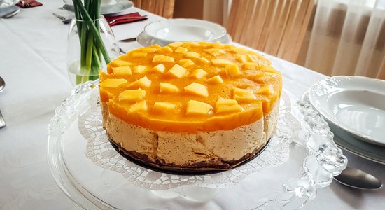 Liesā mango kūka bez cepšanas