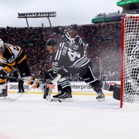 'Bruins' 76 tūkstošu skatītāju priekšā 'Ziemas klasikā' pārspēj 'Blackhawks'