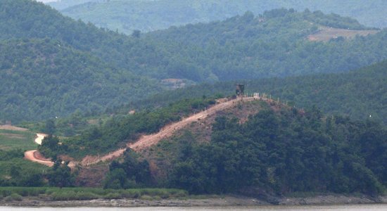 "Neparasta darbība". Ziemeļkoreja pie DMZ būvē robežmūri, liecina jauni satelītattēli 