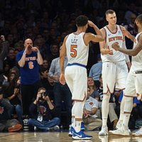 Porziņģis no traumas atgriežas ar 34 punktiem, palīdzot 'Knicks' sagraut 'Kings'