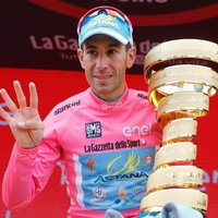 Nibali otro reizi karjerā triumfē prestižajā 'Giro d'Italia' velobraucienā