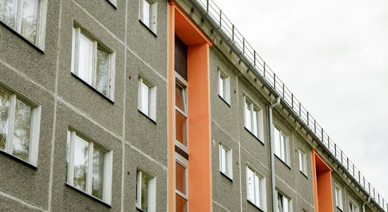 "Здание может рухнуть": жильцов многоквартирного дома в Огре просят немедленно покинуть квартиры