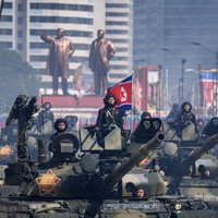 В КНДР прошел военный парад: без баллистических ракет и речи Ким Чен Ына