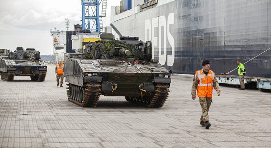 Rīgas ostā ierodas Dānijas militārās tehnikas vienības