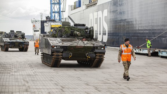 Dānijas militārās tehnikas vienības Rīgas ostā - 2