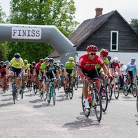 Ar dalībnieku rekordu Valkā sākusies Latvijas kausa sezona šosejas riteņbraukšanā