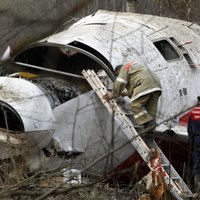 Krievija ļaus Polijas izmeklētājiem atkārtoti veikt Kačiņska lidmašīnas atlūzu izpēti
