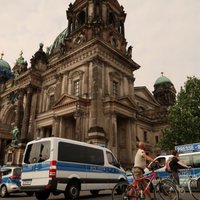 Foto: Izcēlusies apšaude Berlīnes katedrālē