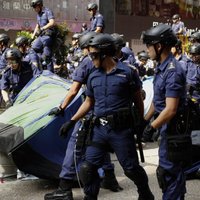 Honkongas policija nojauc protestētāju nometni un arestē protestētāju līderus