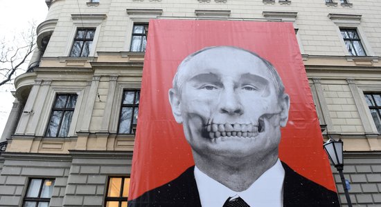 Krievijas diplomāts nenoliedz: Kremlim ir meklēšanā izsludināto Latvijas pilsoņu saraksti