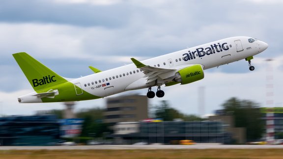 "Kļūda komunikācijā" – koalīcija nevērtē "airBaltic" vadības atbilstību amatam