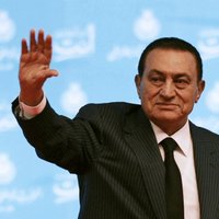 Vēlreiz tiesās gāzto Ēģiptes prezidentu Mubaraku