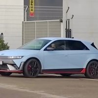 Video: "Lamborghini" inženieri sāk testēt "Hyundai" sportisko elektromobili