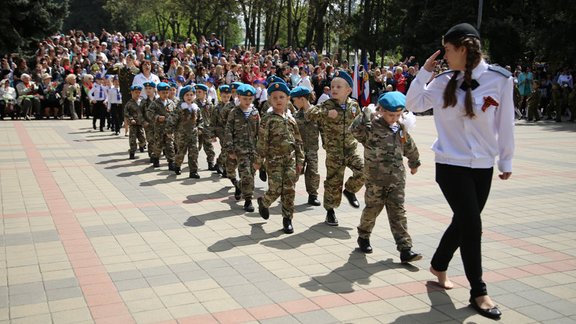 Apziņas militarizācija: Krievijā parādēs dodas arī bērnudārznieki