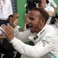Hamiltons neļauj 'Ferrari' triumfēt mājas trasē