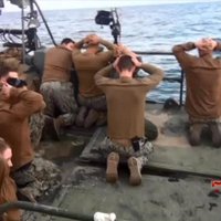 Foto: Kā Irānas Revolucionārā gvarde aizturēja amerikāņu jūrniekus