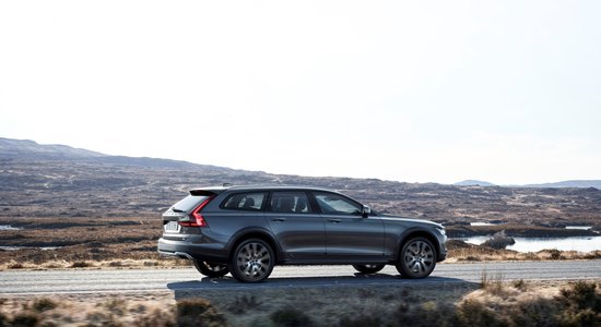 'Volvo' prezentējis 'V90 Cross Country' modifikāciju