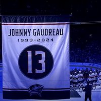 "Blue Jackets" pirmajā mājas spēlē sirsnīgi piemin bojā gājušo Gudro, spēli sāk bez kreisās malas uzbrucēja