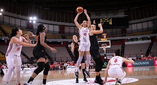 Strautmanei deviņi punkti 'Olympiakos' neveiksmē FIBA Eirolīgas mačā