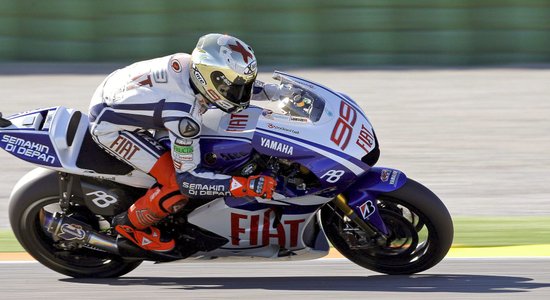 'MotoGP' čempions Lorenso lauzis atslēgas kaulu