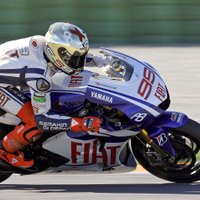 'MotoGP' čempions Lorenso lauzis atslēgas kaulu