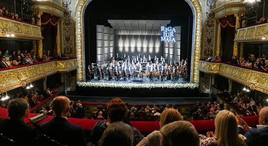 Foto: Ar krāšņu koncertu atklāts mūzikas festivāls 'Rīga Jūrmala'