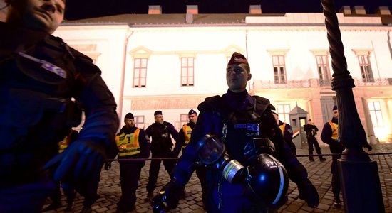 Ungārijas prezidents paraksta Sorosa universitāti apdraudošos grozījumus