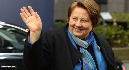 Экс-премьер Латвии Страуюма занялась выращиванием целебных трав