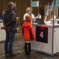 Foto: Darbu Rīgā atsāk lielie vakcinācijas pret Covid-19 centri