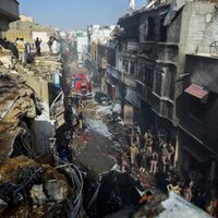 Aviokatastrofā Pakistānā gājuši bojā 97 cilvēki; divi izdzīvojuši