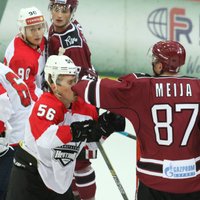 Rīgas 'Dinamo' 38 'bullīšu' sērijā piedzīvo zaudējumu pirmajā pārbaudes spēlē